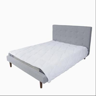 Chine Couette de flanelle blanche en forme de diamant anti-allergique avec couette de remplissage à vendre