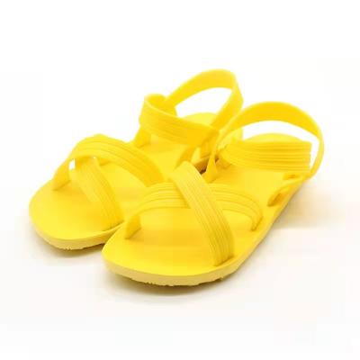 China Lightweight Summer Women Roman Sandals Couple Sandals Flat Plastic Sandals Beach Shoes Cross Strap Shoes for sale