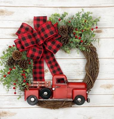 China Festive Supplies Truck Holiday Artificial Red Wreath, Used For Front Door Decoration And Christmas Party Decoration Christmas Wreath for sale