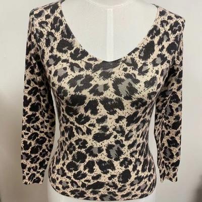 China Anti-wrinkle ladies sweater women fall clothing women leopard printing tight sweater for sale