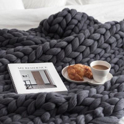 China Chunky Giant Portable Wholesale Home Handmade Thick Dark Gray Super Soft Large Knit Throw Blanket for sale