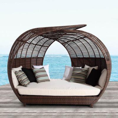 China Sale Sun Resistance Convertible Lounge Beach Waterproof/Fireproof Wicker Daybed Hot Heat Resistant/UV Outdoor Rattan Furniture With Canopy for sale