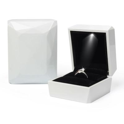 China 2020 Fashionable Hihg Quantity LED Light Box Whosale Ring Necklace Box Wedding Gift Jewelry Packaging for sale