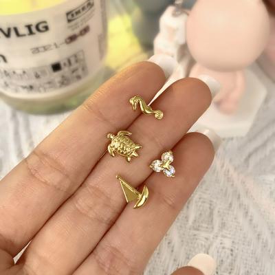 China FASHIONABLE hot sale high quality gold seahorse animal stud earrings for women for sale