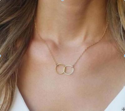 China Fashionable creative retro simple women's necklace metal alloy clavicle chain double ring gold necklace for sale