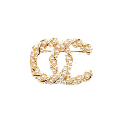 China Designer Famous Brand BroochDouble C Letter Pearl Brooch Ladies Brass Shawl Buckle Pin for sale