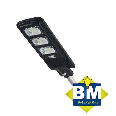 China Sports Stadiums Outdoor Waterproof IP65 Street Light 30W 50W All In One Solar LED Street Light for sale