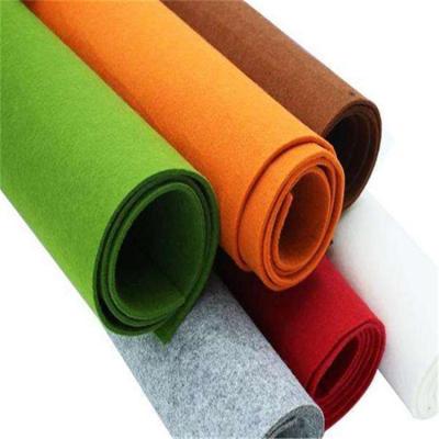 China Breathable With Factory Supply 1mm 2mm 3mm Polyester Felt Nonwoven 100% Polyester Roll Nonwoven Roll Packaging Bags Best Price for sale