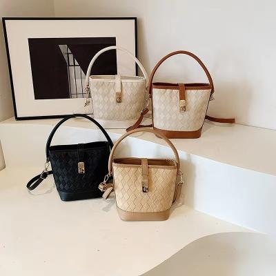 China Main Material PU Leather Crossbody and Beach Bucket Bags for Summer Women's Wardrobe for sale