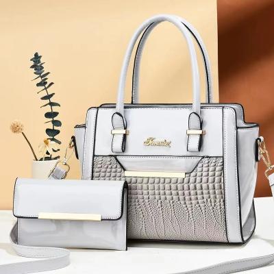 China Winter Season Large Capacity Handbags Set for Women in Alligator Pattern PU Leather for sale