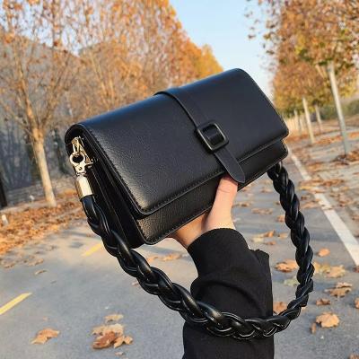 China Women's Braided PU Leather Handbags With Stylish Zip Closure for Fashionable Look for sale