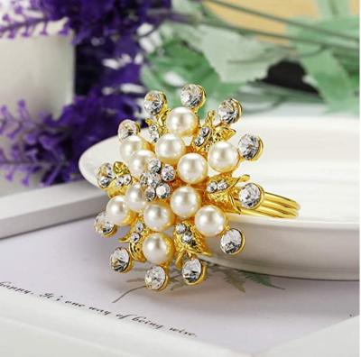 China Viable Luxury Artificial Napkin Ring For Dinner Table Setting Metal Diamond Snowflake Party Wedding Christmas for sale