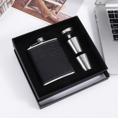 China Industrial Classic Faux Leather Pocket Stainless Steel Whiskey Vodka Hip Flask For Men's Gift Packaging With Funnel And Cups for sale