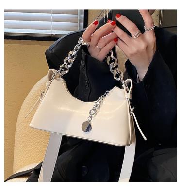 China Famous Luxury High Quality PORTABLE Mini Handbag Ladies Metal Heavy Duty PU Women Chain Cross - Small Body Brand Bag for sale