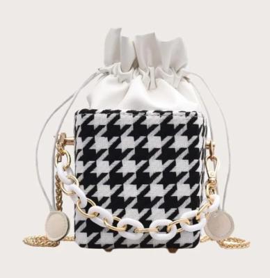 China Fashion Drawstring Decor Houndstooth Embroidery Mini Crossbody Ladies Bucket Bag Chains for sale