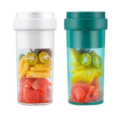 China Portable Electric Juicer Blender Fruit Cup Car Travel Blender Usb Rechargeable Blenders for Smoothies for sale