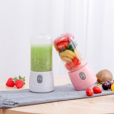 China Outdoor Hot Selling USB Rechargeable Cordless Portable Fruit Juicer Mixing Cup for sale