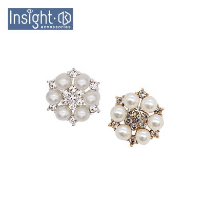 China Wholesale Diamond Rhinestone Button Flower Shape Viable Pearl Buttons Wedding Invitation for sale