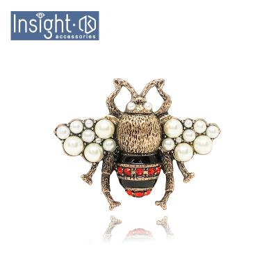 China Hot Vintage Designer Brooch Peal Insect Pin Bee Rhinestones Zinc Alloy Brooch For Costume for sale