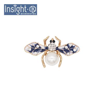 China Vintage Garment Zinc Alloy Hot Accessories Animal Insect Brooch Rhinestone Beads Brooch For Costume for sale