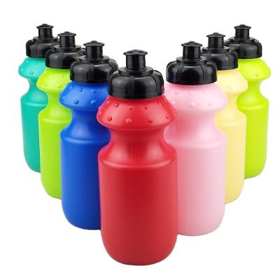 China Sustainable Good Quality Custom Logo 600ml Round Drinks PE Sports Plastic Water Bottle for sale