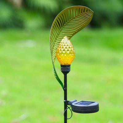 China New Design Metal Garden Stake Light Innovative Outdoor Decorative Garden Ornament Solar Garden Light for sale