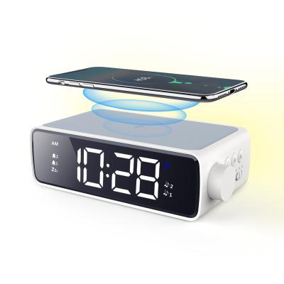 China New Antique Style Design QI 10W LED Desk Lamp Night Light Table Light Radio Wireless Charging Charger For Phone for sale