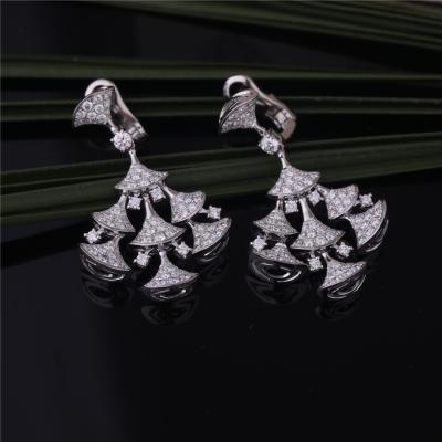 China Los pendientes IDEALES de las DIVAS de Roma High Jewelry en sistema del oro blanco 18K con 7 diamantes principales y diamantes llenos del pavé en venta