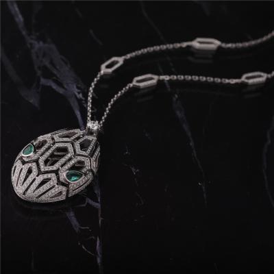 China Colar luxuosa de Itália Serpenti no grupo do ouro 18K branco com Emerald Eyes e com os diamantes do pavé na corrente e na cabeça à venda