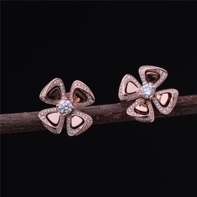 China De echte Gouden Hoge Oorringen van Juwelenfiorever in 18 kt Rose Gold Earrings plaatsen met twee centrale diamanten en diamanten pavé Te koop