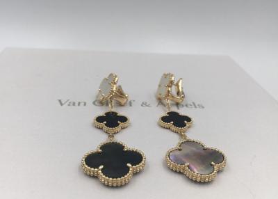 Chine Or jaune magique des boucles d'oreille 18k de Van Cleef Arpels Alhambra avec la nacre blanche et grise à vendre