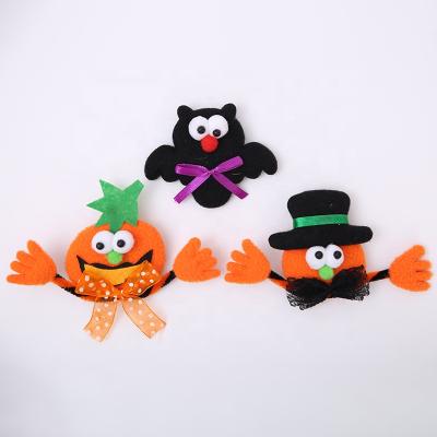 China 2021 Hallowmas Party Halloween Decorations Plush Breastpin With LED Light For Kids Gift Halloween Party Brooch Decorate for sale