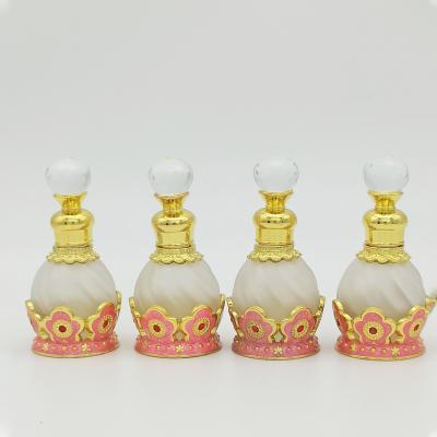 China Personality 15ml Vintage Craft Gift Decoration Empty Essential Oil Glass Bottle Metal Alloy Perfume Bottle Arabic Style Home Retro for sale