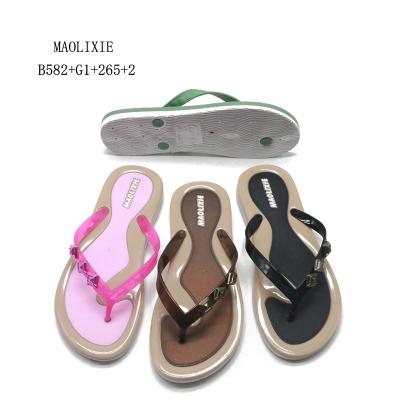 China Latest Fashion Comfortable Luxury Designer Women Flip Flops Beach Ladies Slippers Anti-slippery for sale