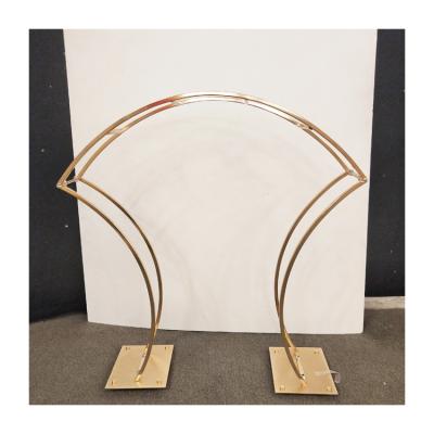 China Stand the Mental Wedding Decoration Flower Stand Gold Arch Metal Table Centerpiece for Wedding for sale