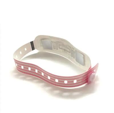 Chine Des bracelets RFID en PVC, étanches à l'eau, pour les hôpitaux, des bracelets RFID jetables à vendre