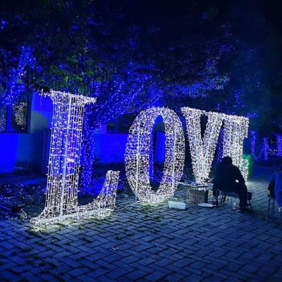 China Outdoor giant copper wire arch rope street christmas festival wedding decoration large 3d illuminated love led heart-shaped pattern light for sale