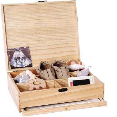 China Personalized Modern Wooden Keepsake Box DIY Large Baby Memory Organizer Box Natural Pine Newborn Wood With Oil Finish for sale