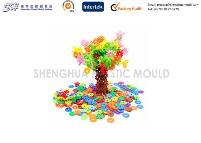 China DIY Custom Plastic Toys Snowflakes Puzzle Toy Enlighten Child Plastic Toy Bricks Building Blocks Souptoys for sale