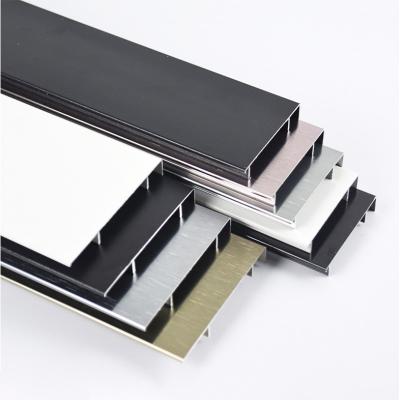 中国 Aluminum Skirting Profile Wall Protector Coved Skirting Board 販売のため