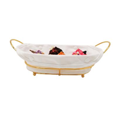 China Sustainable new fashion round metal wire bread basket with canvas fabric liner bread basket for sale