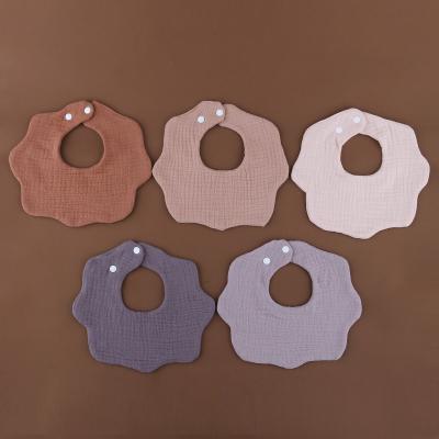 China Washable 100% Cotton Baby Bibs Soft and Cozy Muslin Bibs Baby Bibs Customizable Color Baby Bibs with Buttons for sale