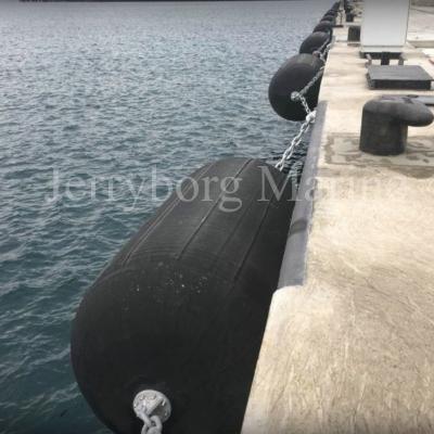 China 2.5m*4.0m Ship Docking Pneumatic Yokohama Marine Rubber Fenders for sale