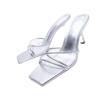 Κίνα 2021 New Summer Square Strap Sexy Head Heeled Sandals European High And American Open Toe Women's Shoes Slightly Heel Silver Women's Slippers προς πώληση