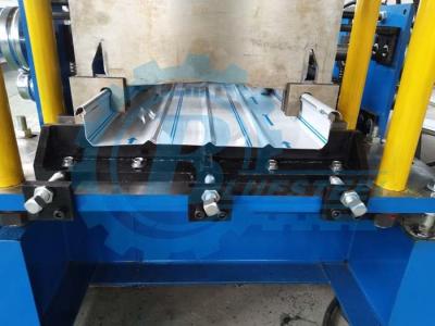 China 1250 mm hoogkoolstofstaal hydraulische rolvormende machine voor dakbedekking Te koop