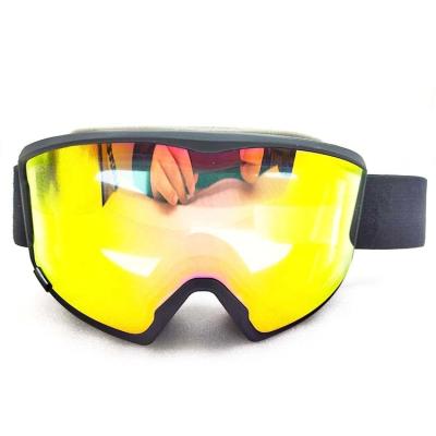 China Custom Winter Sports Adults Ski Goggles with Anti-Fog Magnetic Lens and Customized Color for sale