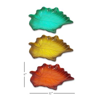 China Sustainable Fine Design Colorful Maple Leaf Shape Handmade Glass Decorative Fruit Tray Dinner Dish Dishes Dishes for sale