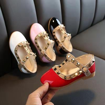 China New Fashion Girls PU Sandals Boutique Spring Flat Rivet Princess Flat Shoes for sale