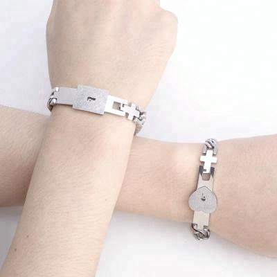 China Couple Bracelet Professional Design Jewelry Couples Heart Key Locks Men Stainless Steel Charms Bracelet for sale