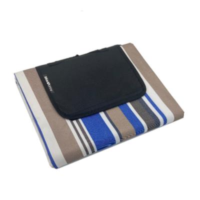 China Waterproof Light Durable PP Tourist Pouch Customized Woven Camping Sandfree Sand Beach Mat for sale